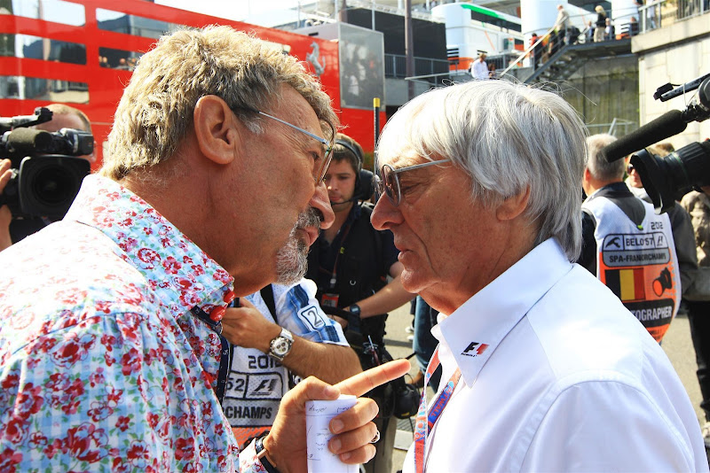 Эдди Джордан разговаривает с Берни Экклстоуном на Гран-при Бельгии 2012