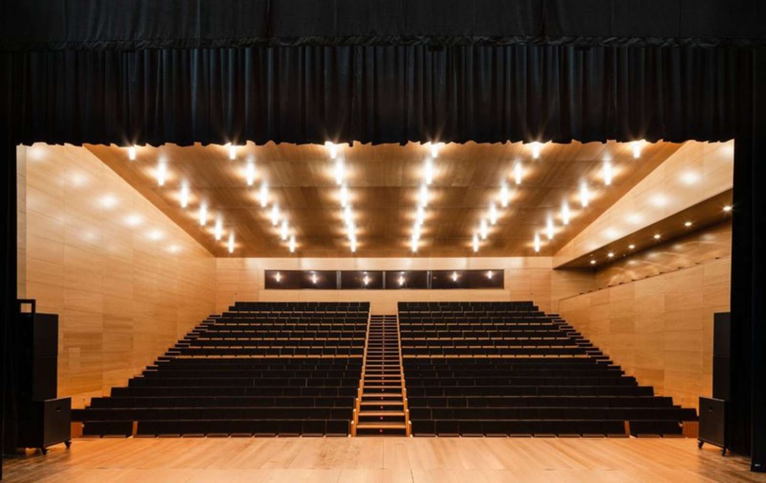 Municipal Theater by Estudio de Arquitectura Javier Terrados