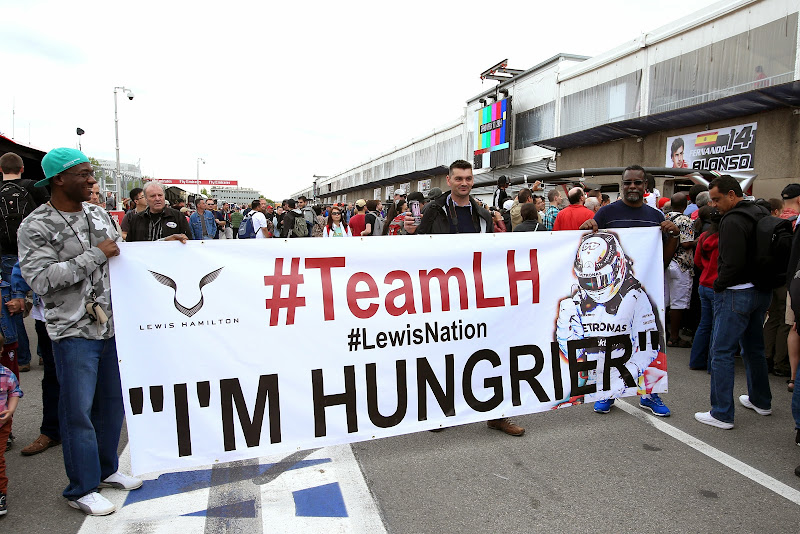 баннер болельщиков Льюиса Хэмилтона на Гран-при Канады 2014