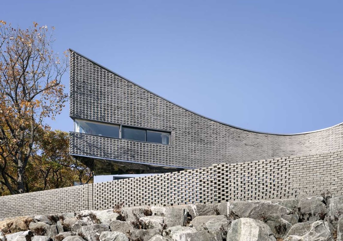 The Curving House by Joho Architecture