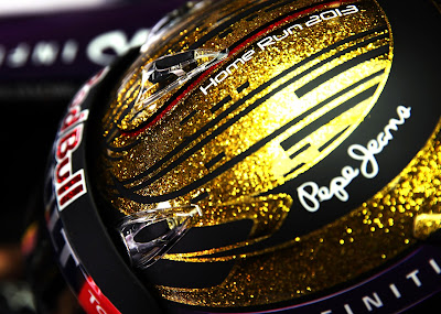 Себастьян Феттель в золотом шлеме специально для домашней гонки на Гран-при Германии 2013 на Нюрбургринге