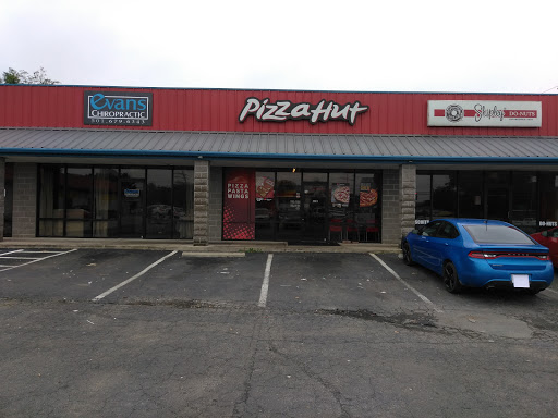 Pizza Restaurant «Pizza Hut», reviews and photos, 8 S Broadview St, Greenbrier, AR 72058, USA