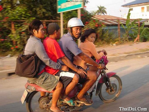 Chùm ảnh vui về những chiếc xe 2 bánh siêu tải Xe mạnh