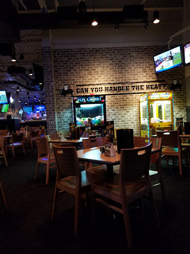 Chicken Wings Restaurant «Buffalo Wild Wings», reviews and photos, 2950 S 108th St, West Allis, WI 53227, USA