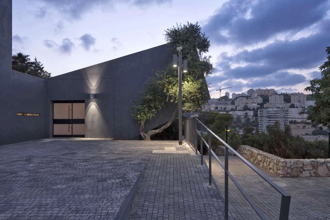 Nesher Yad Lebanim by So Architecture