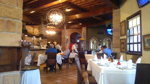 Ristorante IL Castello Di Frabo, Blvd. Interamerican # 100, Aeropuerto, Parque Industrial FINSA, 66600 Cd Apodaca, N.L., México, Restaurante italiano | NL