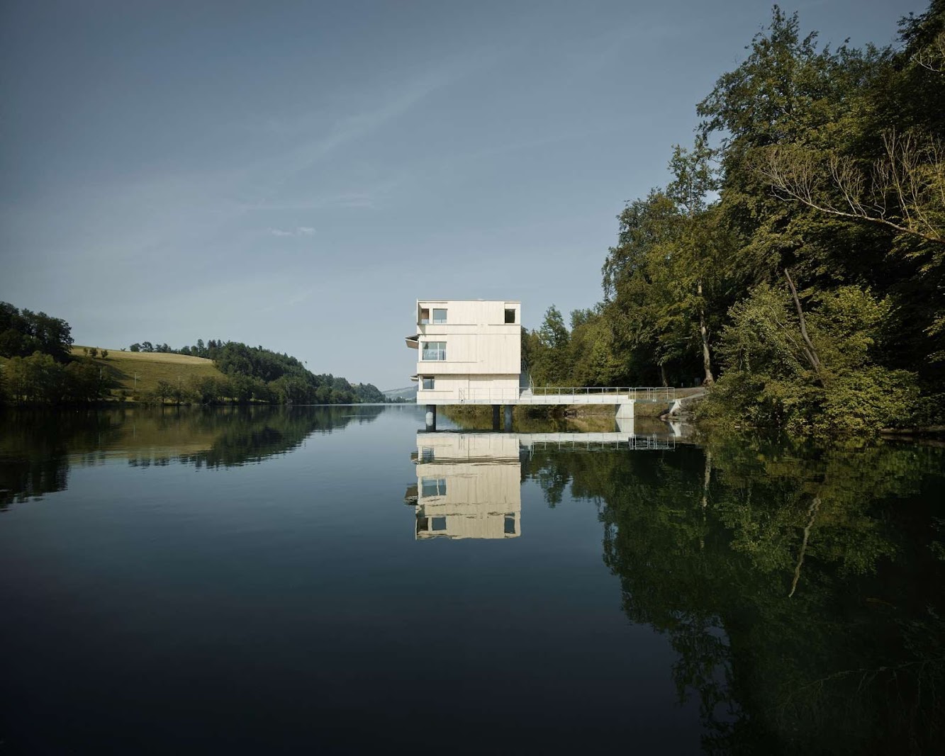 Lucerna, Svizzera: Zielturm Rotsee by Fuhrimann HÄChler Architekten