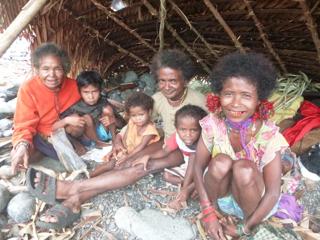 Camp stability predicts patterns of hunter–gatherer cooperation Camp stability predicts patterns of hunter–gatherer cooperation