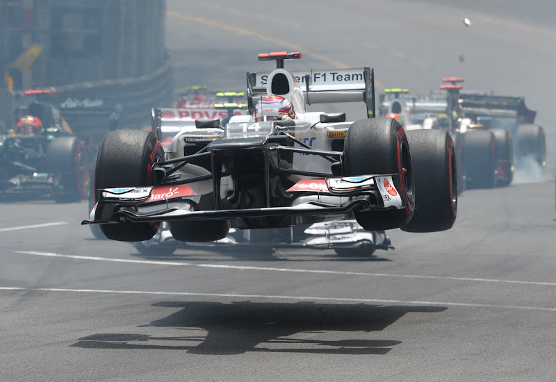 Камуи Кобаяши и Sauber в полете на первом круге Гран-при Монако 2012