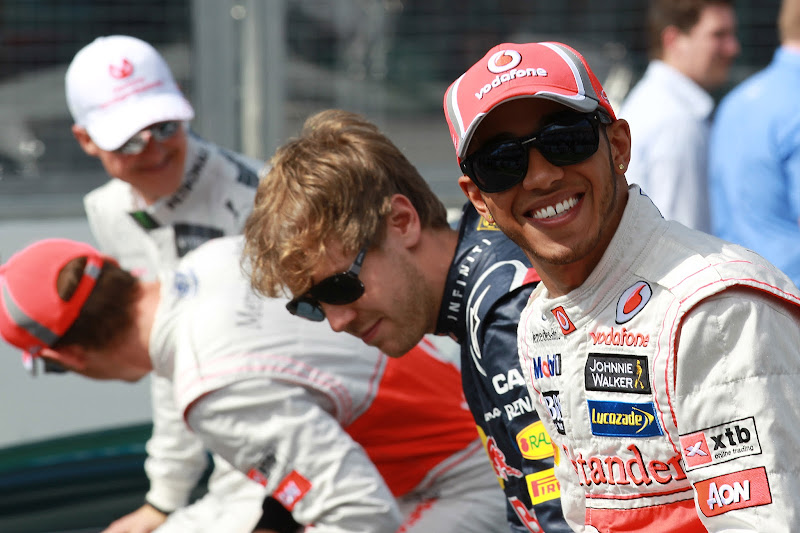 Себастьян Феттель и Льюис Хэмилтон на фотоссессии Гран-при Австралии 2012