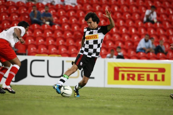 Серхио Перес на футбольном матче на Гран-при Абу-Даби 2011