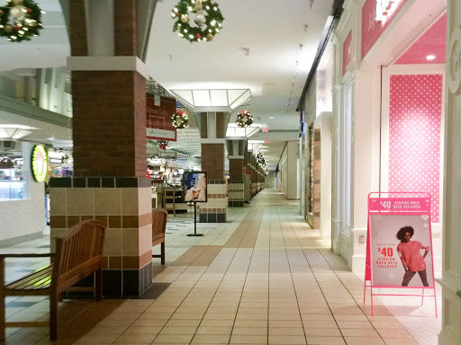 Shopping Mall «Lindale Mall», reviews and photos, 4444 1st Ave NE, Cedar Rapids, IA 52402, USA