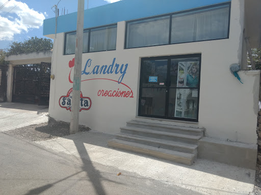 Creaciones Landry, Calle 18 N.47 entre 15 y 17, Centro, 97555 Izamal, Yuc., México, Tienda de ropa | YUC