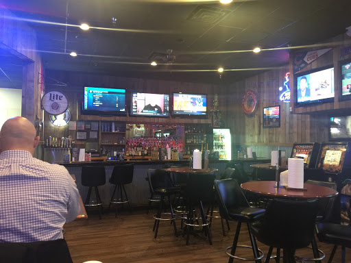 Restaurant «Chicken Coop Sports Bar & Grille», reviews and photos, 1960 Grand Ave #23, West Des Moines, IA 50265, USA