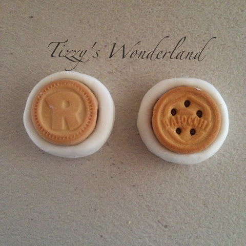 Tizzy's Wonderland: Tutorial - Stampi in Silicone Fatti in Casa (Homemade  silicone molds)