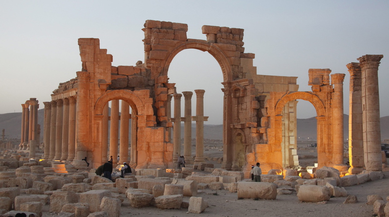 Islamic State plant explosives at ancient Palmyra Islamic State plant explosives at ancient Palmyra