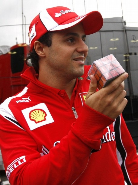Фелипе Масса с Кубиком Рубиком на Гран-при Венгрии 2011