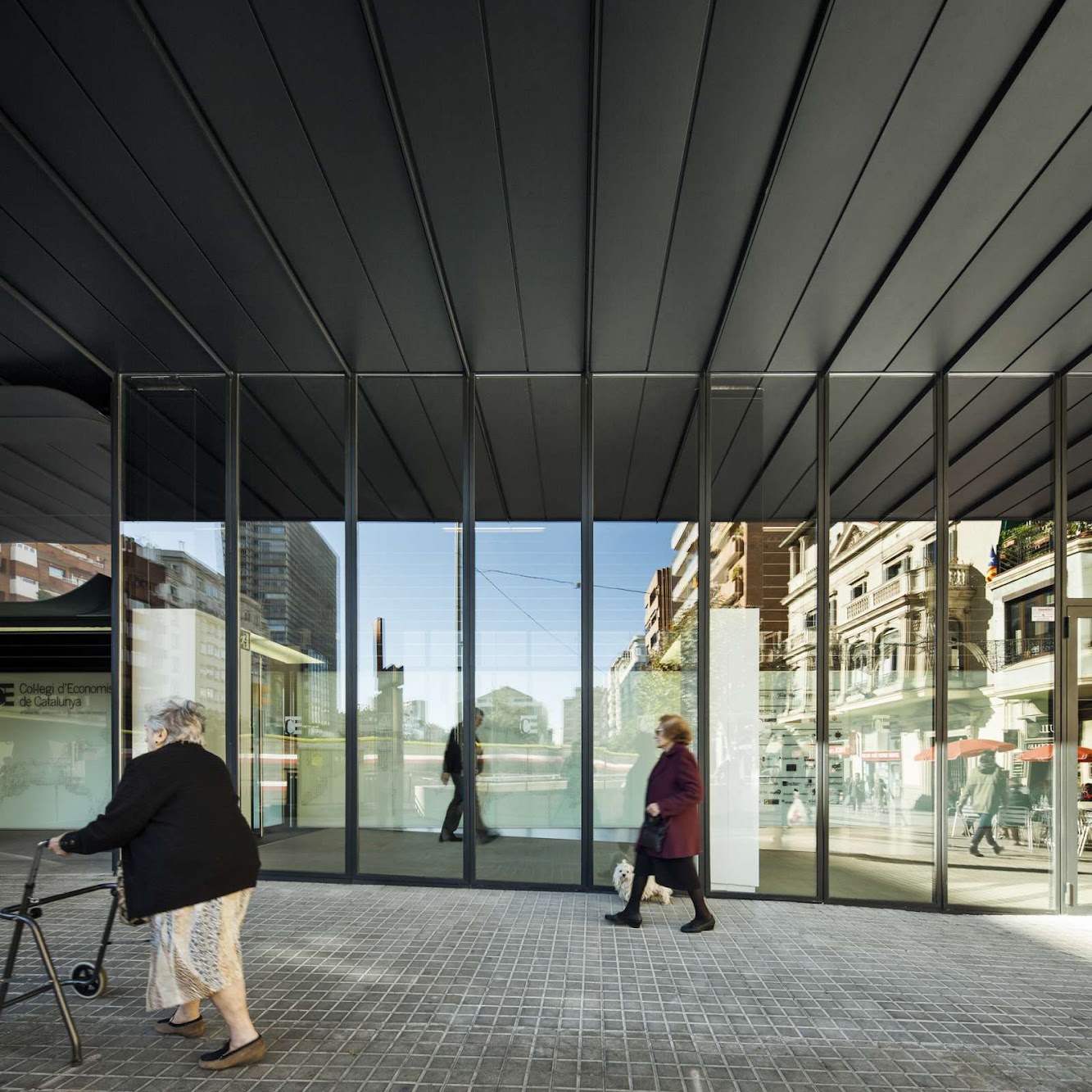 Catalan Institute of Economists by Roldán Berengué