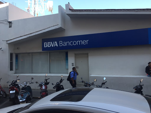 BBVA Bancomer, 16 de Septiembre, Centro, 60300 Los Reyes de Salgado, Mich., México, Institución financiera | VER