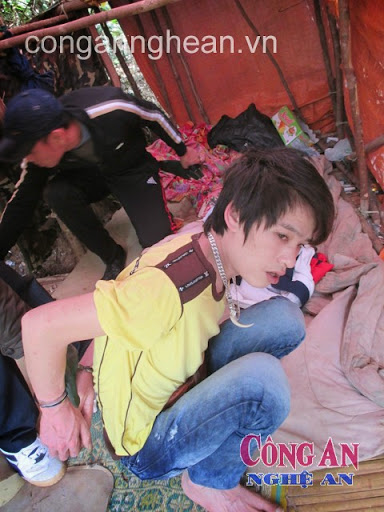Đối tượng Lô Văn Định  bị bắt tại lán trại ma túy