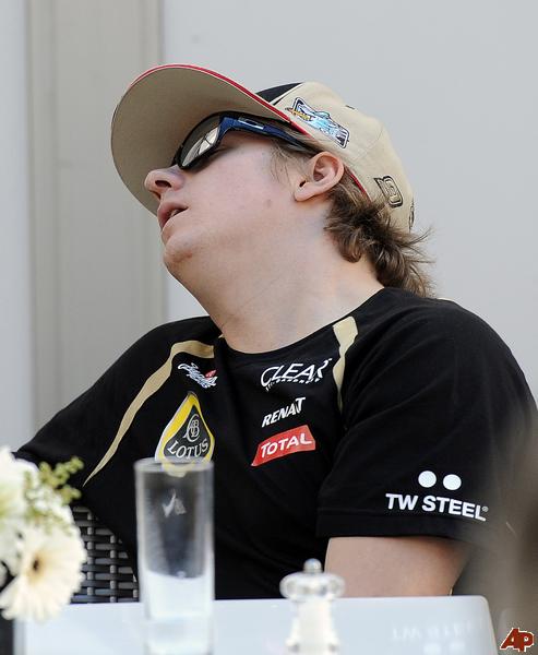 Кими Райкконен задремал на Гран-при Австралии 2012
