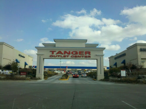 Outlet Mall «Tanger Outlet Williamsburg», reviews and photos, 150 Tanger Dr, Williamsburg, IA 52361, USA