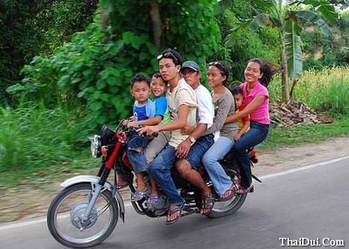 Chùm ảnh vui về những chiếc xe 2 bánh siêu tải hinh anh xe may cho cung luc qua nhieu nguoi