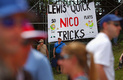 Lewis is quick so Nico plays tricks - баннер болельщиков Гран-при Канады 2014