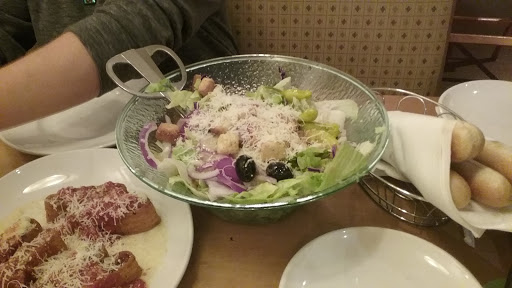 Italian Restaurant «Olive Garden», reviews and photos, 3102 Lee Hwy, Bristol, VA 24202, USA