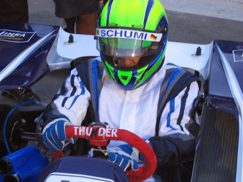 Фелипе Масса в шлеме Schumi на картинговой гонке в Пенья - 10 января 2014