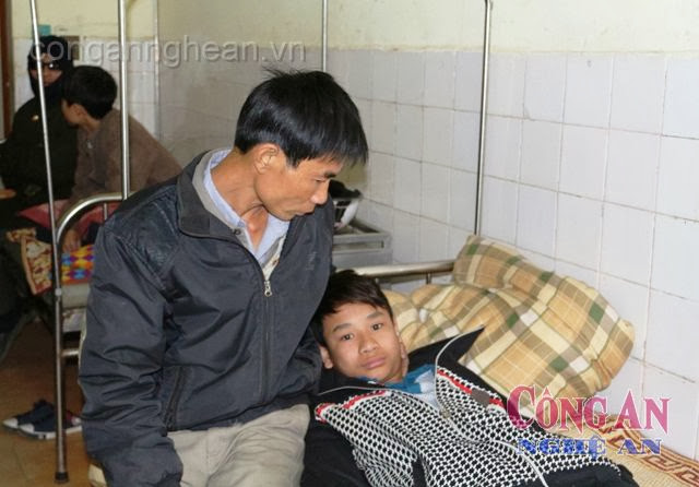 Học sinh Phan Văn Chung (Hương Khê) bị thầy giáo tát khiến em bị thủng màng nhĩ