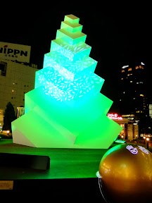 新宿サザンテラス広場のクリスマスイルミネーション（「新宿テラスシティイルミネーション’14-’15」&「新宿ミナミルミ」より）