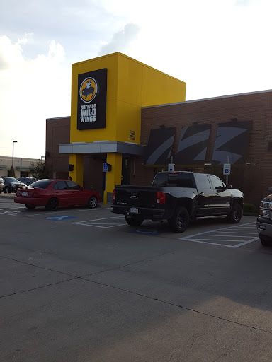 Chicken Wings Restaurant «Buffalo Wild Wings», reviews and photos, 1635 Dallas Hwy, Waxahachie, TX 75165, USA