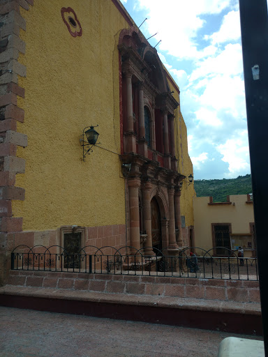 Iglesia de San Pedro y San Pablo de la Cañada, Av. Emiliano Zapata 14, Villas del Oriente, 76240 La Cañada, Qro., México, Iglesia | QRO