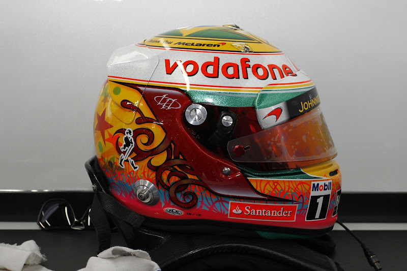 карнавальный шлем Льюиса Хэмилтона для Гран-при Бразилии 2012