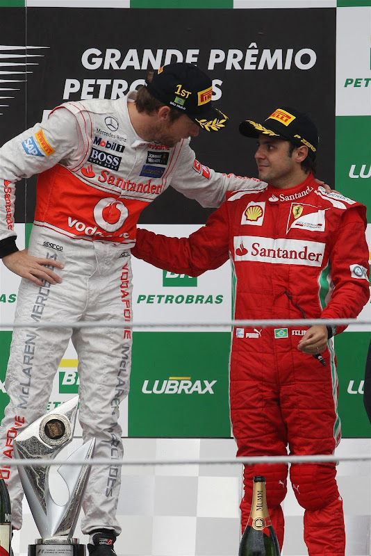 Дженсон Баттон и Фелипе Масса на подиуме Интерлагоса на Гран-при Бразилии 2012