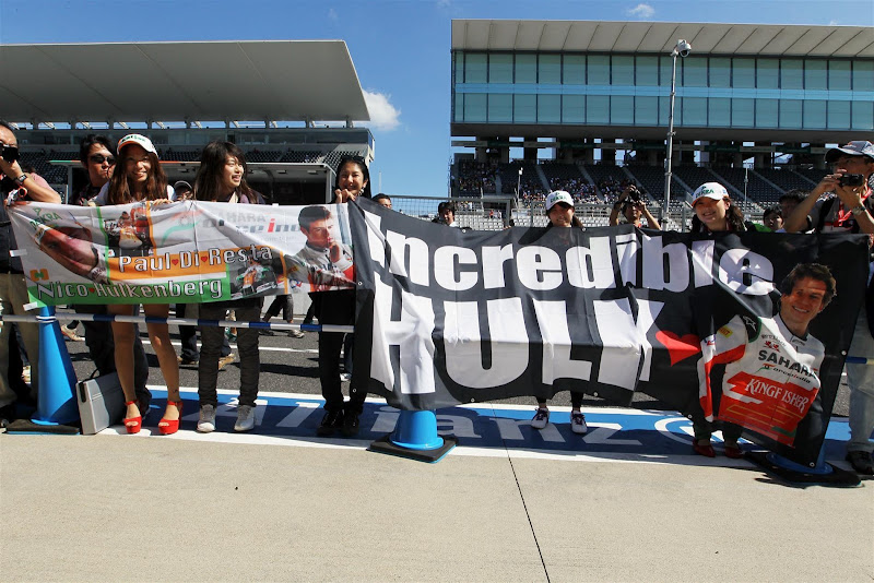 болельщики Нико Хюлькенберга и Пола ди Ресты на Гран-при Японии 2012
