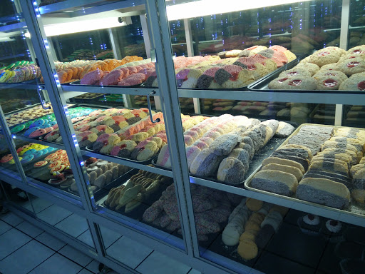 Bakery «La Luz Bakery», reviews and photos, 500 N Lake St, Mundelein, IL 60060, USA