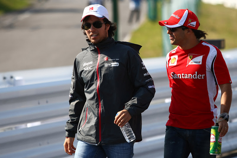 Серхио Перес и Фелипе Масса на параде пилотов Сузуки на Гран-при Японии 2011