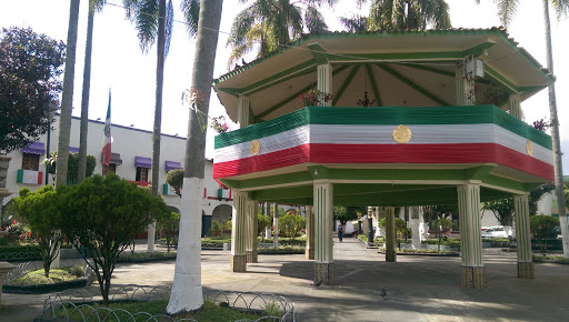 Plaza Central Parque Ignacio Zaragoza, 94100 vereda, Calle 1 Ote. 513, Centro, Huatusco, Ver., México, Parque | VER