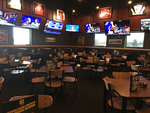 Chicken Wings Restaurant «Buffalo Wild Wings», reviews and photos, 2200 Sean St, Fremont, OH 43420, USA