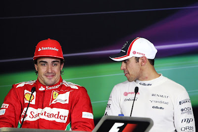 Фернандо Алонсо и Пастор Мальдонадо на пресс-конференции после гонки на Гран-при Испании 2012