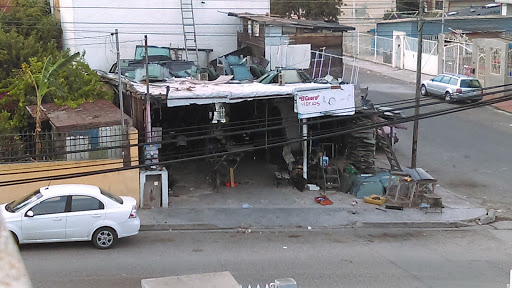 AUTO VIDRIOS EL GUERO, Calle Mazatlán 311, Soler, 22530 Tijuana, B.C., México, Servicio de reparación de cristales | BC