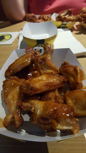 Chicken Wings Restaurant «Buffalo Wild Wings», reviews and photos, 4860 Utica Ridge Rd, Davenport, IA 52807, USA