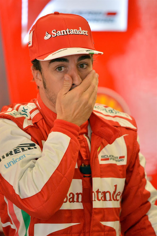 Фернандо Алонсо фэйспалмит на Гран-при Испании 2013