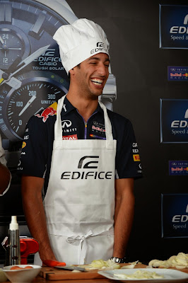 Даниэль Риккардо готовит на спонсорском мероприятии Edifice перед Гран-при Италии 2014