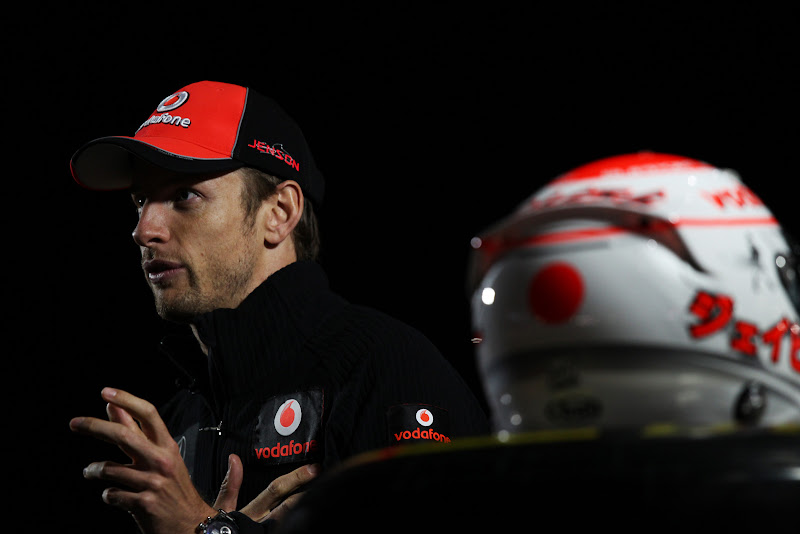 Дженсон Баттон дает интервью BBC на Сузуке в дни уикэнда Гран-при Японии 2011