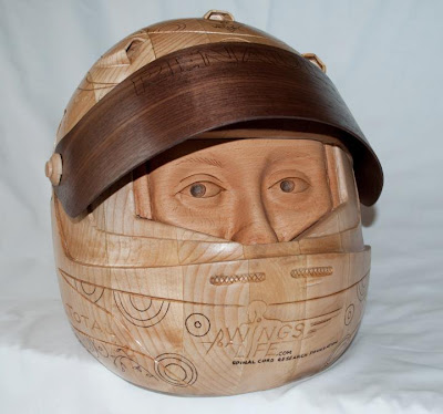 шлем Себастьяна Феттеля из дерева с открытым визором