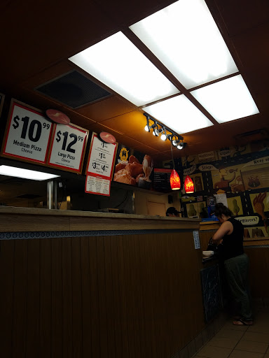 Pizza Restaurant «Pizza Hut», reviews and photos, 3255 Tweedy Blvd, South Gate, CA 90280, USA