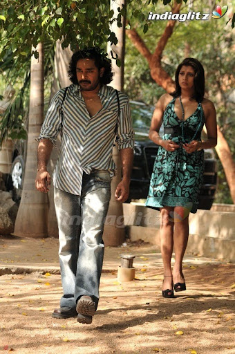 Nadeesha Hemamali in Mr. Rascal (Telungu Movie)Sexy Girls Pictures